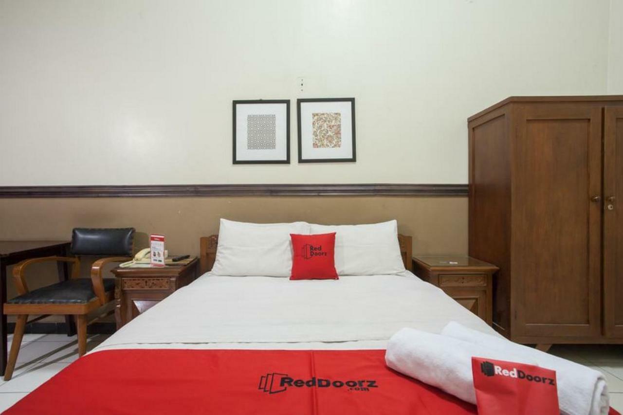 Hotel Reddoorz @ Urip Sumoharjo Surabaja Exteriér fotografie